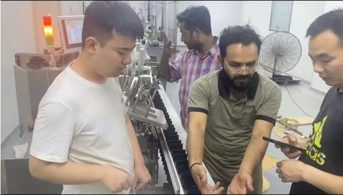 Últimas notícias da empresa sobre Equipa de Equipamentos Farmacêuticos de Suzhou Lingyao concluiu com sucesso a formação SAT e treinamento no local para máquina de embalagem