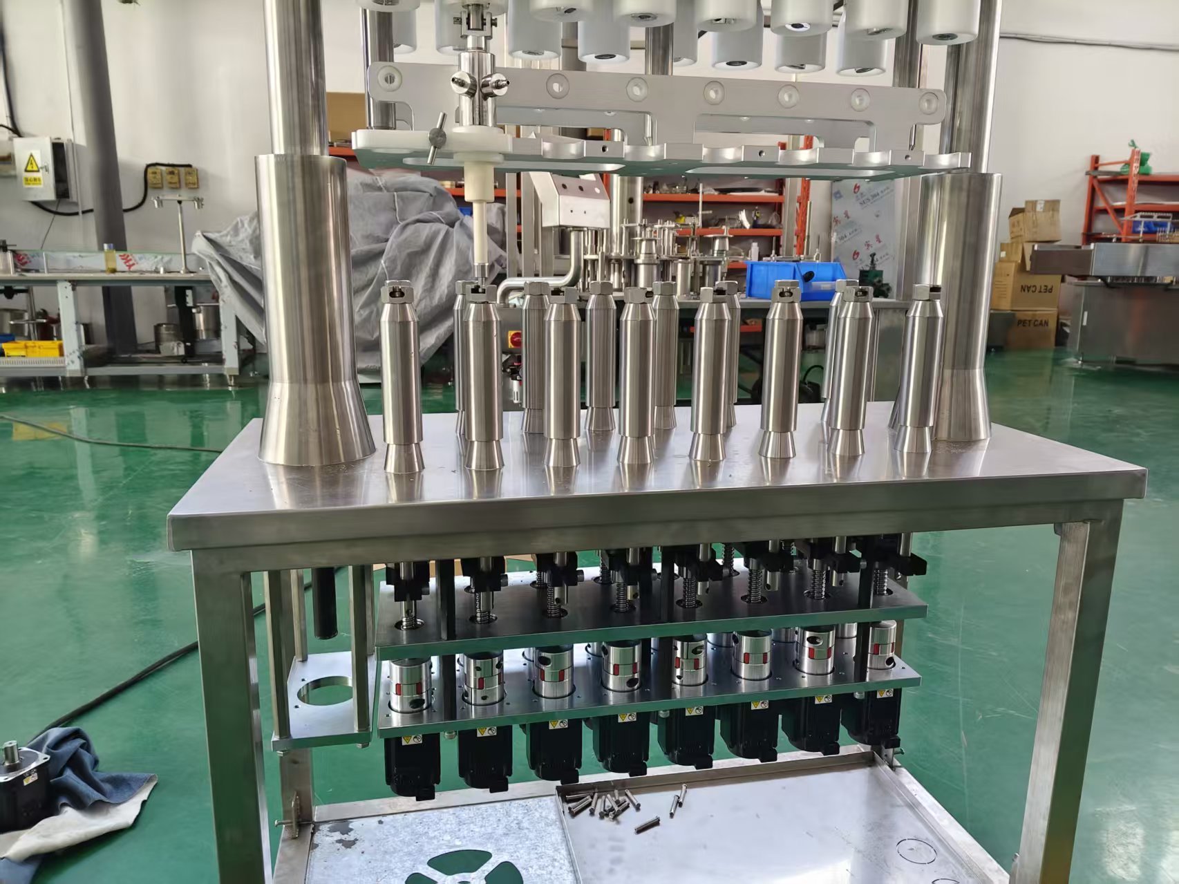 Últimos blogs da empresa sobre Escolhendo entre Bombas de Pistão Servo e Bombas Peristálticas para Aplicações de Enchimento Farmacêutico