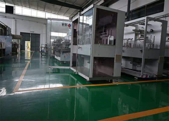Comprar Sistema automático de adesivo e embalagem de hidrogelSeclagem de quatro lados de alta velocidade e inspecção visual para produtos transdérmicos avançados fabricação em linha